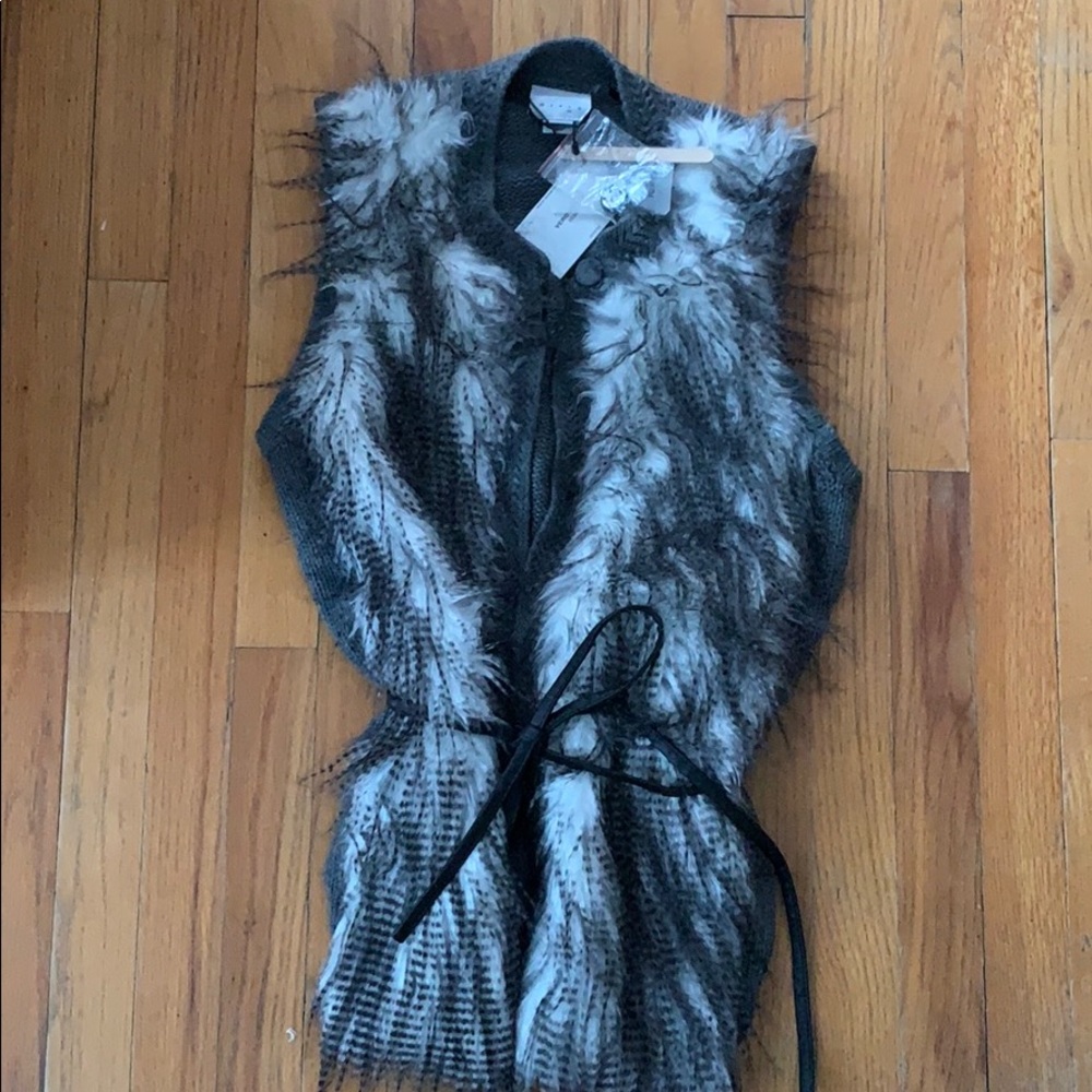 Vero Moda grey, faux fur vest